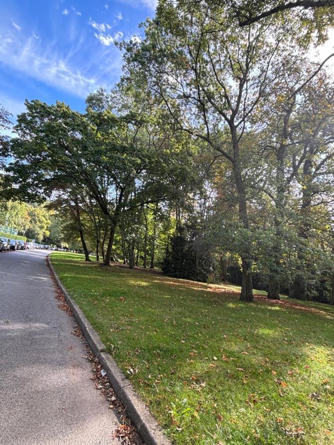 Ecrin De Verdure Au Chesnay Et Parking Gratuit Apartamento Le Chesnay  Exterior foto